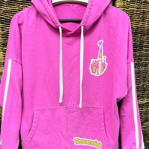 Disney- 10‎ Tencennial- Estimate Size: Medium